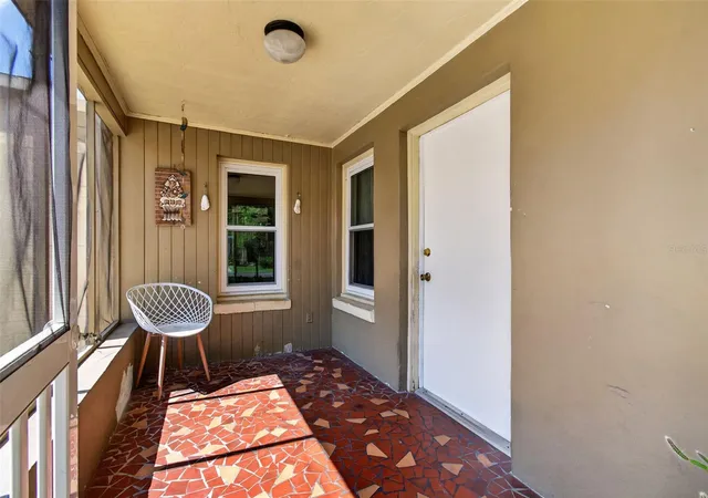 2nd image of 715 Nw 22nd Ave, Gainesville, FL 32609 | MLS# GC542096