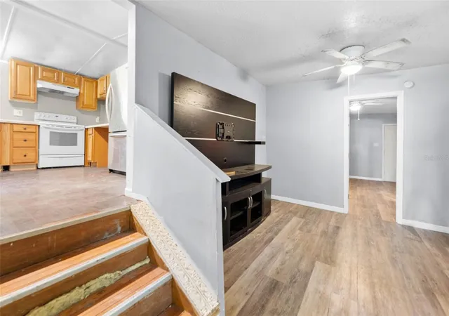 Photo 4 of Manufactured home for sale at 122 Arkays Ave, Spring Hill, FL 34609 | MLS# W7887822 | Listing updated on 2026-09-22