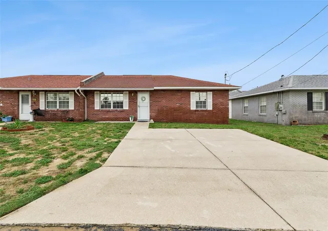 Photo 1 of Single family home for sale at 1433 Thousand Roses Ave W, Lake Wales, FL 33853 | MLS# P4939366 | Listing updated on 2026-10-09