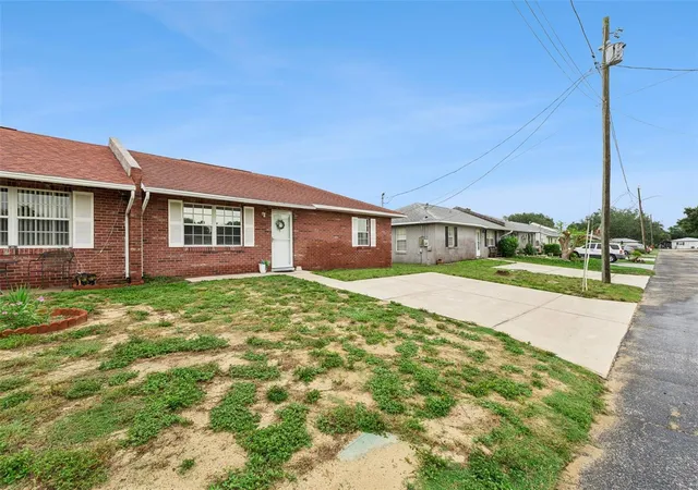 Photo 2 of Single family home for sale at 1433 Thousand Roses Ave W, Lake Wales, FL 33853 | MLS# P4939366 | Listing updated on 2026-10-09