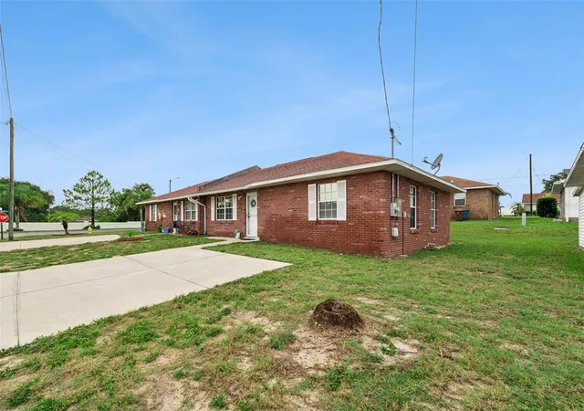 Photo 3 of Single family home for sale at 1433 Thousand Roses Ave W, Lake Wales, FL 33853 | MLS# P4939366 | Listing updated on 2026-10-09