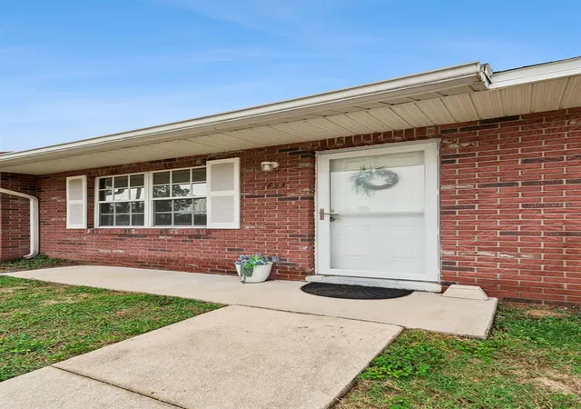 Photo 3 of Single family home for sale at 1433 Thousand Roses Ave W, Lake Wales, FL 33853 | MLS# P4939366 | Listing updated on 2026-10-09