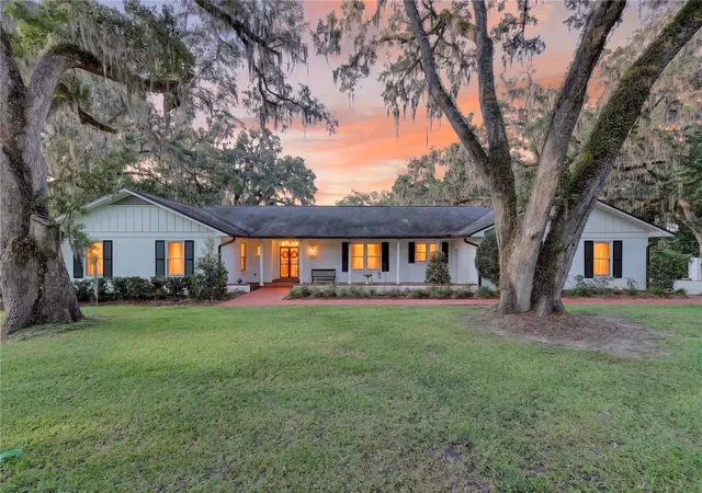 2nd image of 1311 Se 17th Ave, Ocala, FL 34471 | MLS# OM728843