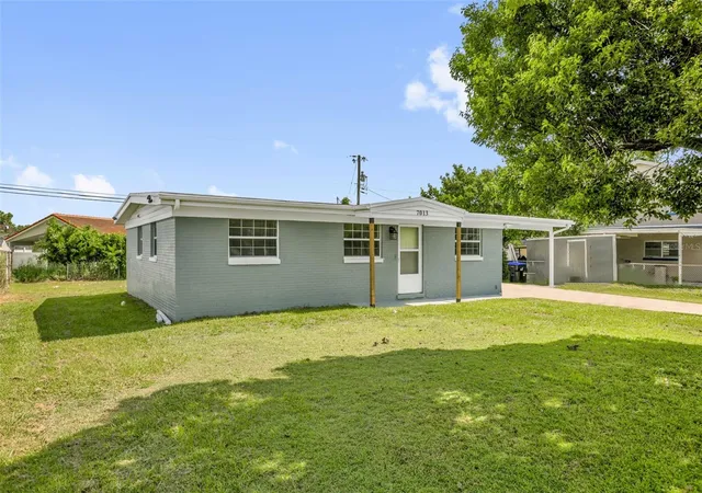 Photo 2 of Single family home for sale at 7013 Cocos Dr, Orlando, FL 32807 | MLS# O6426632 | Listing updated on 2026-10-07