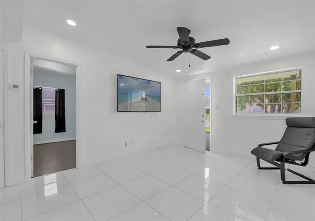 Photo 3 of Single family home for sale at 7013 Cocos Dr, Orlando, FL 32807 | MLS# O6426632 | Listing updated on 2026-10-07