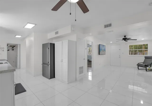 Photo 4 of Single family home for sale at 7013 Cocos Dr, Orlando, FL 32807 | MLS# O6426632 | Listing updated on 2026-10-07