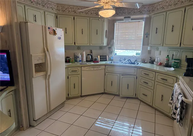 Photo 2 of Manufactured home for sale at 5640 Forsythia Rd, Venice, FL 34293 | MLS# N6145085 | Listing updated on 2026-07-21