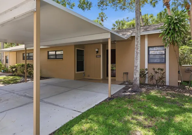 Listing Photo 4 - Condo for sale in building located at 5063 Vlg Gdns Dr, SARASOTA, FL 34234 - Unit #9