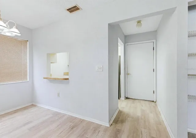 Listing Photo 5 - Condo for sale in building located at 5063 Vlg Gdns Dr, SARASOTA, FL 34234 - Unit #9