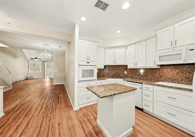 4th image of 1050 Starkey Rd #2403, Largo, FL 33771 | MLS# C7528602