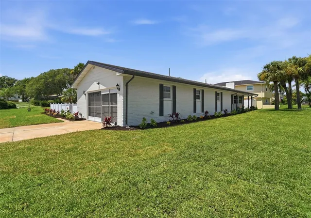 Photo 3 of Single family home for sale at 102 Ann Rustin Dr, Ormond Beach, FL 32176 | MLS# O6426657 | Listing updated on 2026-09-29
