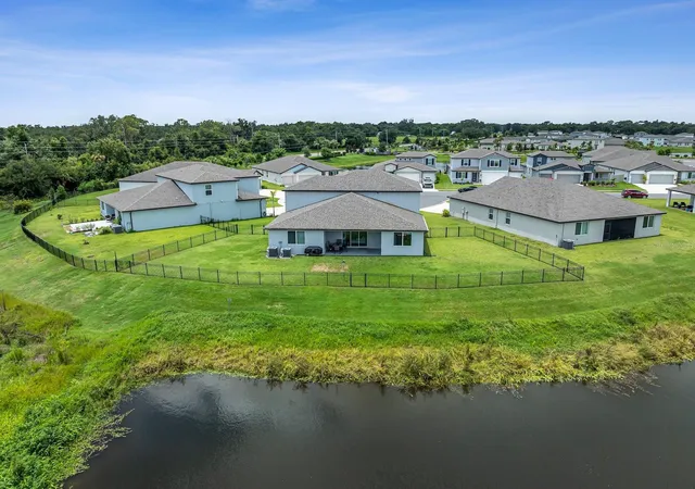 Photo 3 of Single family home for sale at 7008 Norris Landing Pl, Parrish, FL 34219 | MLS# TB8530975 | Listing updated on 2026-09-03