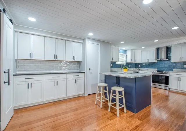 Photo 4 of Manufactured home for sale at 407 Dolphin Dr S, Oldsmar, FL 34677 | MLS# TB8530978 | Listing updated on 2026-09-28