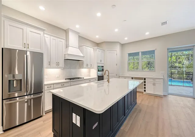 Photo 2 of Single family home for sale at 21261 Holmes Cir, Venice, FL 34293 | MLS# A4700562 | Listing updated on 2026-10-22