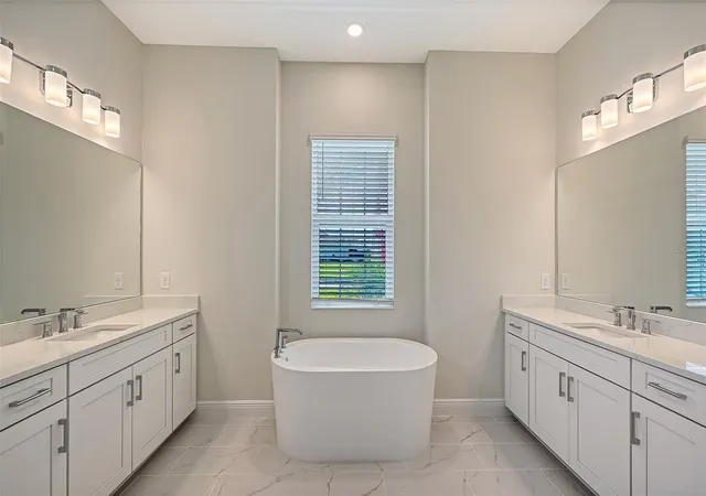 Photo 3 of Single family home for sale at 21261 Holmes Cir, Venice, FL 34293 | MLS# A4700562 | Listing updated on 2026-10-22