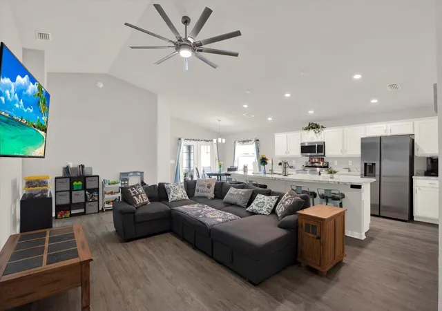 Photo 3 of Single family home for sale at 117 Eagle Summit Dr, Ruskin, FL 33570 | MLS# TB8530990 | Listing updated on 2026-07-29