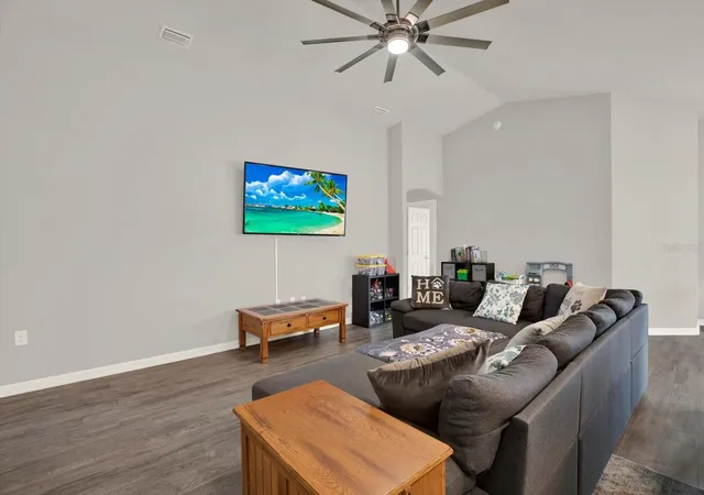 Photo 4 of Single family home for sale at 117 Eagle Summit Dr, Ruskin, FL 33570 | MLS# TB8530990 | Listing updated on 2026-07-29