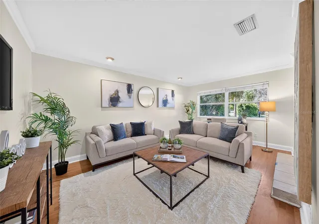 Photo 2 of Single family home for sale at 943 Fairway Dr, Winter Park, FL 32792 | MLS# O6426672 | Listing updated on 2026-10-06