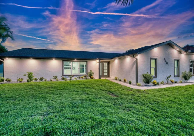 Photo 1 of Single family home for sale at 728 Spanish Main Dr, Apollo Beach, FL 33572 | MLS# TB8531002 | Listing updated on 2026-10-08