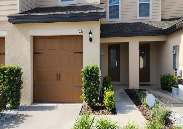 Photo 2 of Townhouse for sale at 1531 Wynford Cir, Tavares, FL 32778 | MLS# O6426684 | Listing updated on 2026-10-05