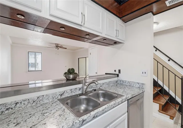 3rd image of 1412 Oak Pl #A, Apopka, FL 32712 | MLS# O6426691