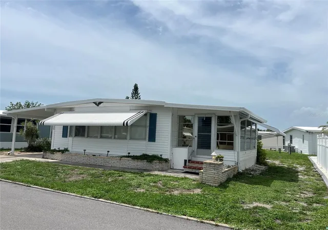Photo 3 of Manufactured home for sale at 900 Jolanda Cir, Venice, FL 34285 | MLS# N6145088 | Listing updated on 2026-07-21