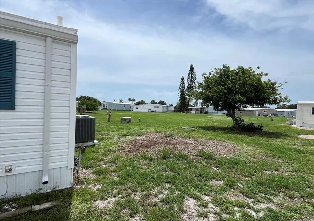 Photo 5 of Manufactured home for sale at 900 Jolanda Cir, Venice, FL 34285 | MLS# N6145088 | Listing updated on 2026-07-21