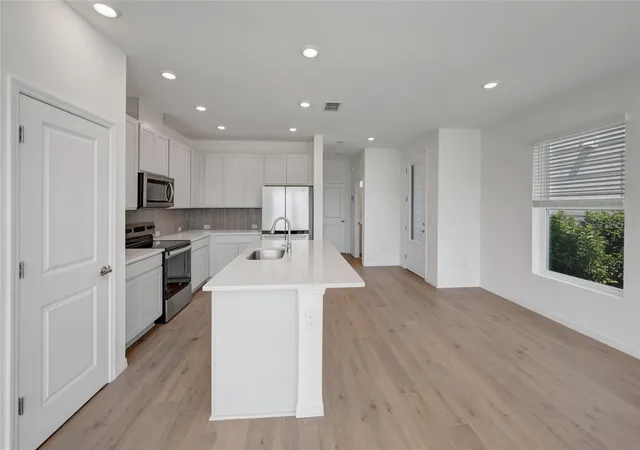 Photo 3 of Townhouse for sale at 6412 Jensen View Ave, Apollo Beach, FL 33572 | MLS# TB8531022 | Listing updated on 2026-10-08