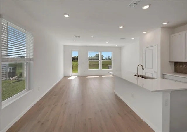 Photo 4 of Townhouse for sale at 6412 Jensen View Ave, Apollo Beach, FL 33572 | MLS# TB8531022 | Listing updated on 2026-10-08