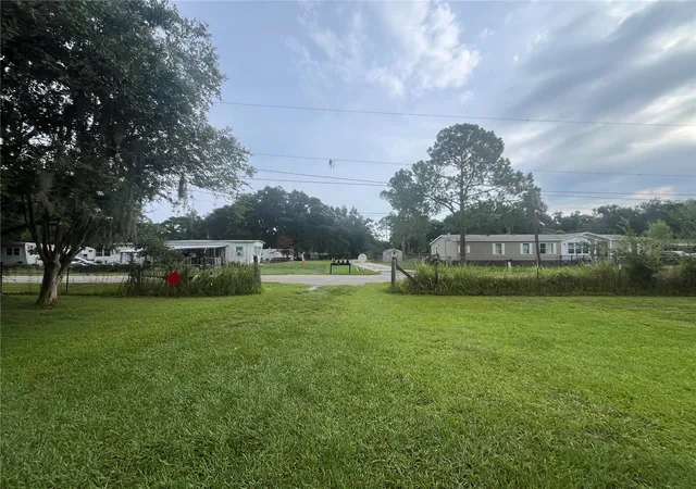 Photo 4 of Manufactured home for sale at 4010 Glen Rd, Lakeland, FL 33810 | MLS# P4939368 | Listing updated on 2026-09-11