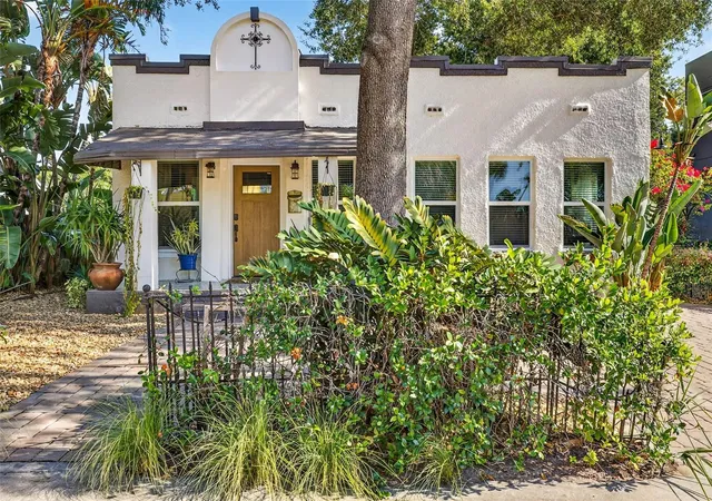 Photo 3 of Single family home for sale at 2705 N Poplar Ave, Tampa, FL 33602 | MLS# TB8531040 | Listing updated on 2026-09-27