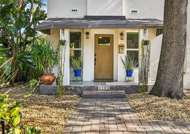 Photo 3 of Single family home for sale at 2705 N Poplar Ave, Tampa, FL 33602 | MLS# TB8531040 | Listing updated on 2026-09-27