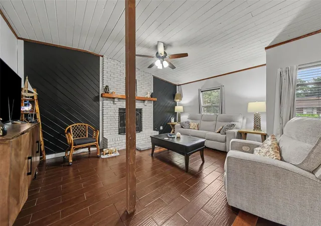 3rd image of 231 1St St, Chuluota, FL 32766 | MLS# TB8531045