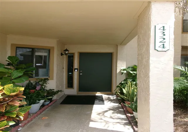 Photo 2 of Condo for sale at 4324 Middlebrook Rd #4324, Orlando, FL 32811 | MLS# S5154076 | Listing updated on 2026-09-13