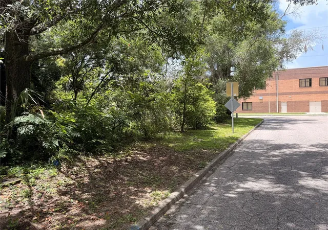 3rd image of 1804 S Maple Ave, Sanford, FL 32771 | MLS# O6426751