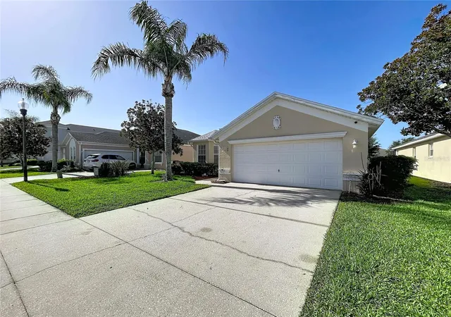 Photo 3 of Single family home for sale at 189 Minniehaha Cir, Haines City, FL 33844 | MLS# W7887829 | Listing updated on 2026-07-21