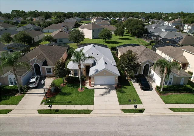 Photo 3 of Single family home for sale at 189 Minniehaha Cir, Haines City, FL 33844 | MLS# W7887829 | Listing updated on 2026-07-21