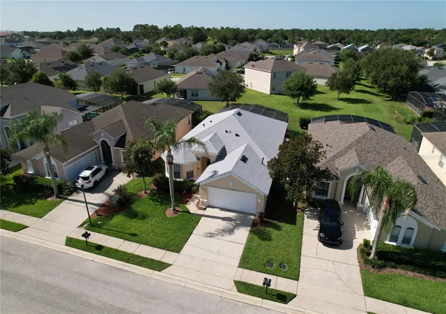 Photo 4 of Single family home for sale at 189 Minniehaha Cir, Haines City, FL 33844 | MLS# W7887829 | Listing updated on 2026-07-21