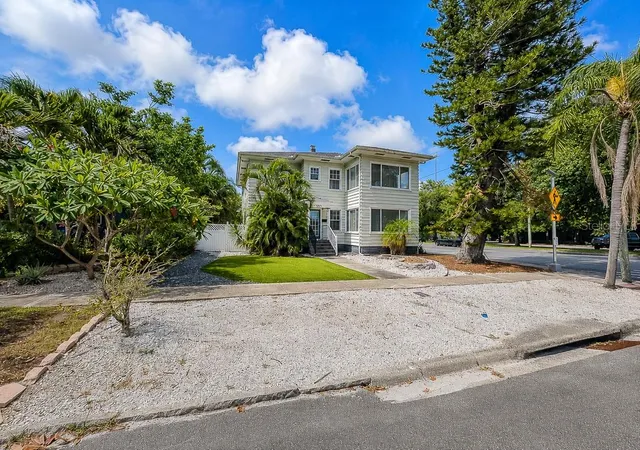 Photo 2 of Single family home for sale at 400 20th Street N, Saint Petersburg, FL 33713 | MLS# TB8531126 | Listing updated on 2026-08-27