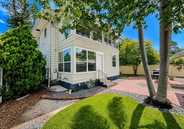 Photo 3 of Single family home for sale at 400 20th Street N, Saint Petersburg, FL 33713 | MLS# TB8531126 | Listing updated on 2026-10-09