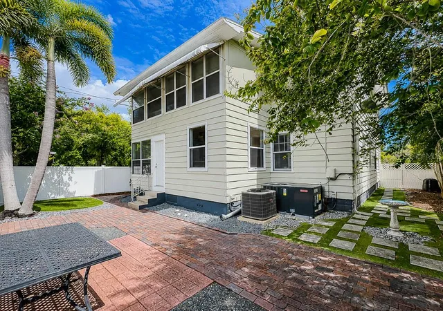 Photo 4 of Single family home for sale at 400 20th Street N, Saint Petersburg, FL 33713 | MLS# TB8531126 | Listing updated on 2026-10-09