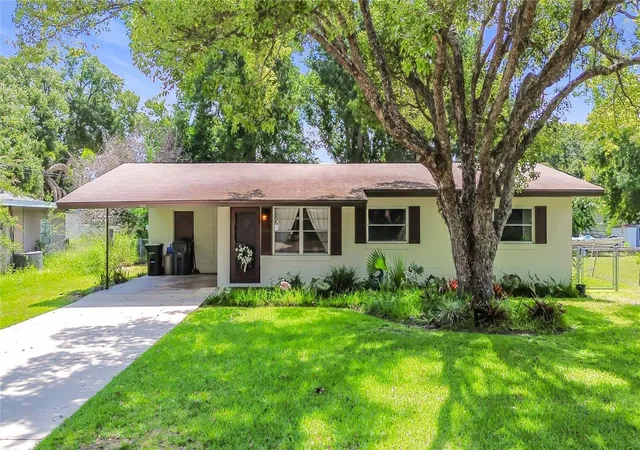 2nd image of 220 Pinehurst Dr, Auburndale, FL 33823 | MLS# S5154101