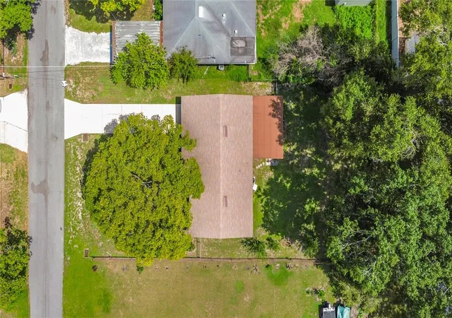 3rd image of 220 Pinehurst Dr, Auburndale, FL 33823 | MLS# S5154101