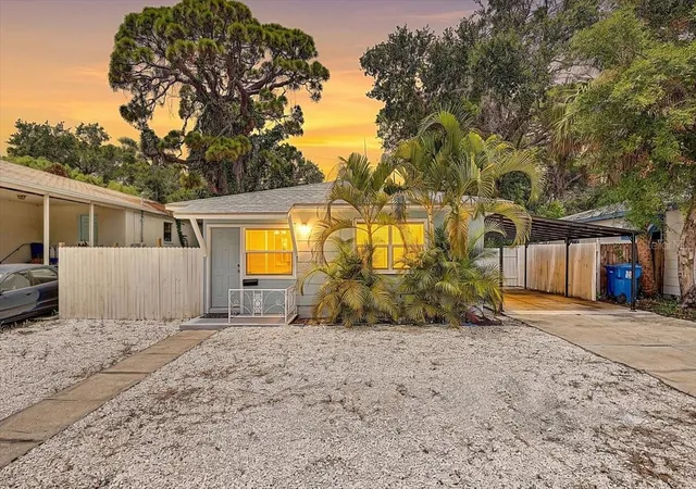 Photo 1 of Single family home for sale at 2901 Dr Martin Luther King Jr St S, St Petersburg, FL 33705 | MLS# TB8531129 | Listing updated on 2026-10-10