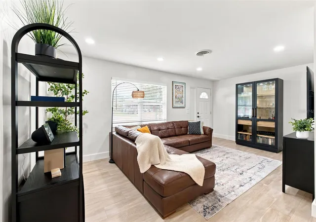 Photo 4 of Single family home for sale at 2048 Jefferson Ave, Dunedin, FL 34698 | MLS# TB8531130 | Listing updated on 2026-09-05