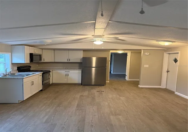 Photo 2 of Manufactured home for sale at 9195 Se 142nd Place, Summerfield, FL 34491 | MLS# OM728879 | Listing updated on 2026-08-27