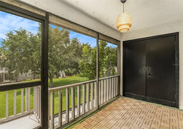 Listing Photo 4 - Condo for sale in building located at 3822 Cortez Dr, TAMPA, FL 33614 - Unit #D