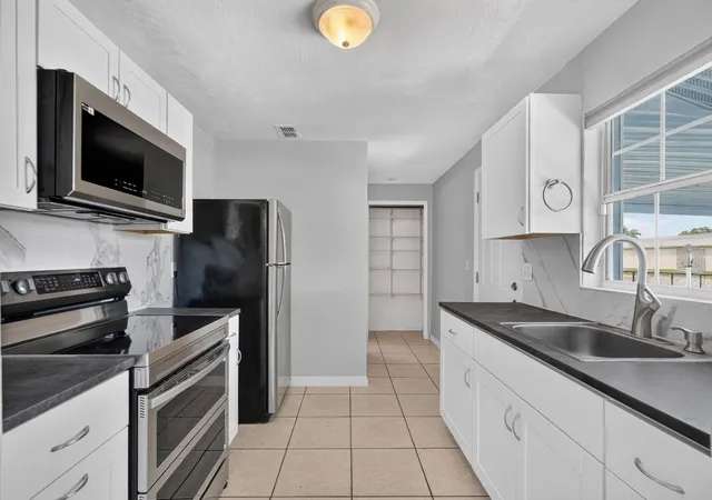 Photo 2 of Single family home for sale at 736 S Caroline St, Daytona Beach, FL 32114 | MLS# V4950311 | Listing updated on 2026-09-06