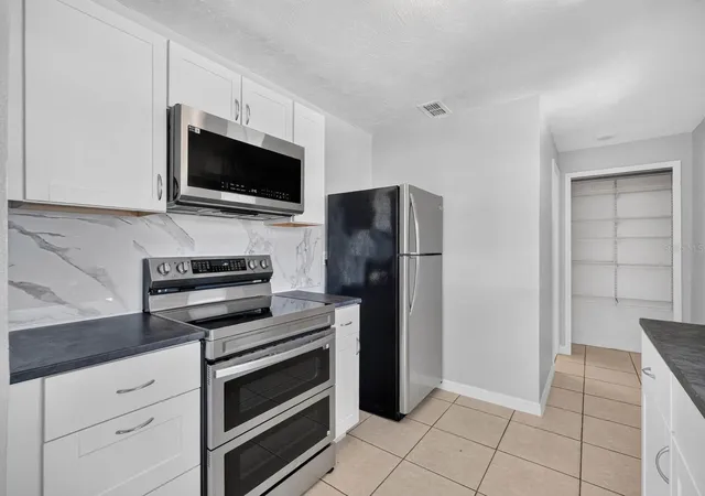 Photo 3 of Single family home for sale at 736 S Caroline St, Daytona Beach, FL 32114 | MLS# V4950311 | Listing updated on 2026-09-06