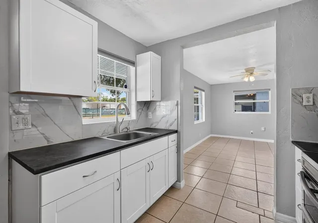 Photo 4 of Single family home for sale at 736 S Caroline St, Daytona Beach, FL 32114 | MLS# V4950311 | Listing updated on 2026-09-06